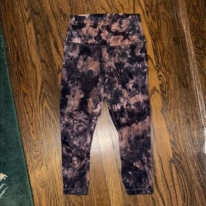 Lilulemon Tie-Dye Crop Leggings